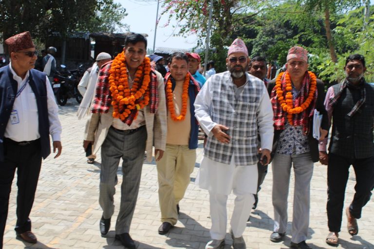 वित्त आयोगका अध्यक्ष पौडैलको टोली देशकै उत्कृष्ट पालिका नरैनापुरमा